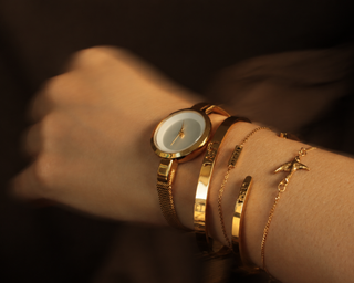 18:31 - 'They will be adorned with bracelets of gold'